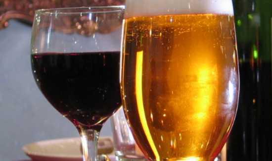  Россияне стали предпочитать вино и пиво водке