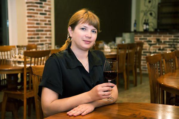  «Российское вино из российского винограда – это новое качественное направление на рынке виноделия», – Виктория Емельянович, генеральный директор OOO «Кубань-Вино»