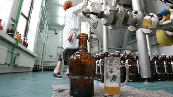  Пивовары крайне истощены. За 10 месяцев 2015 года производство пива в Украине снизилось на 20,6%