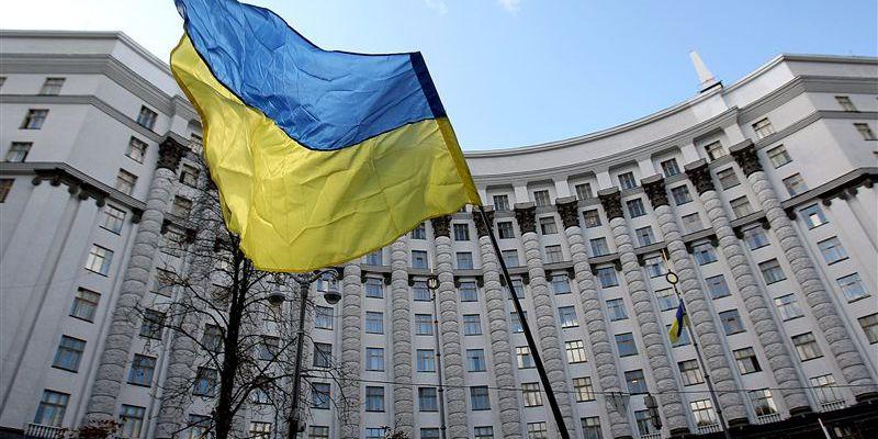  Кабмин Украины временно запретил перемещение грузовых потоков в Крым