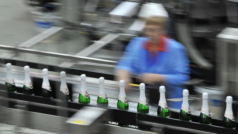  В Молдове сократилось производство шампанского и коньяка