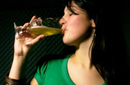 Умеренное потребление пива поможет сохранить зубы здоровыми
