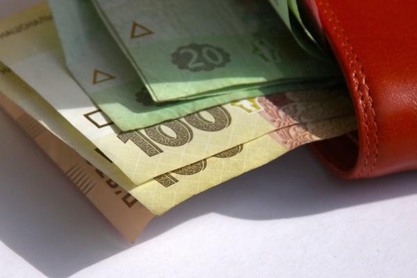  Верхованя Рада Украины приняла закон для повышения «минималки» до 3200 гривен