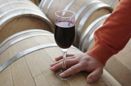 Власти Грузии намерены запретить экспорт разливного вина