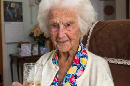 111-летняя англичанка назвала виски секретом своего долголетия