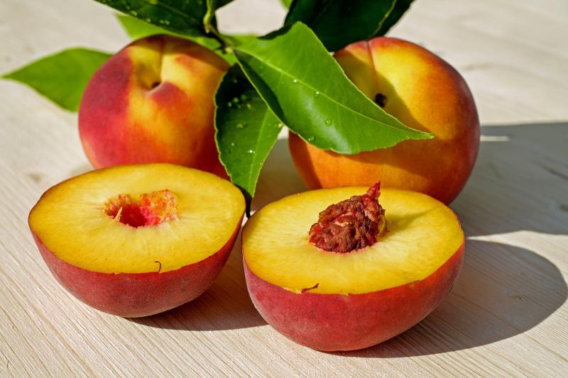  Цього року імпортні персики та нектарини коштують на 10-20% дешевше минулорічних