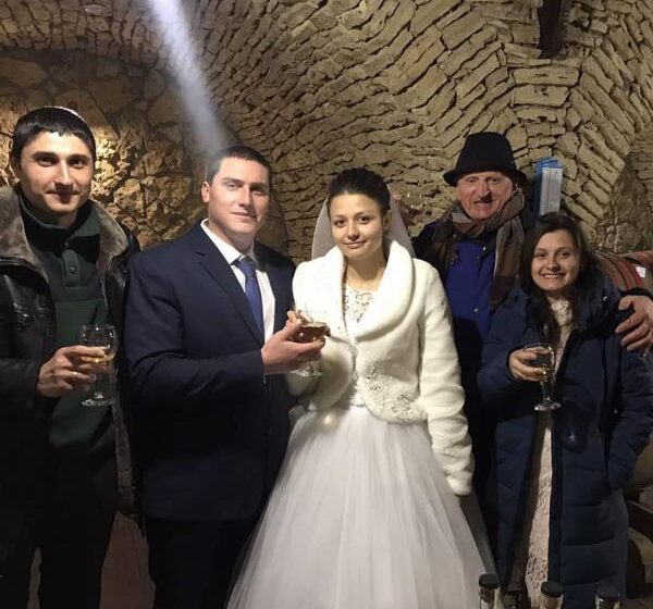  Весілля на виноробні: українська крафтова виноробня дозволяє молодятам брати шлюб у винних підвалах