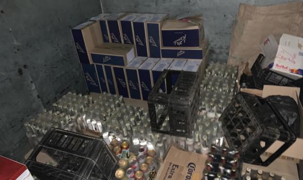  На Рівненщині викрили підпільний склад, де ділки зберігали контрафактний алкоголь