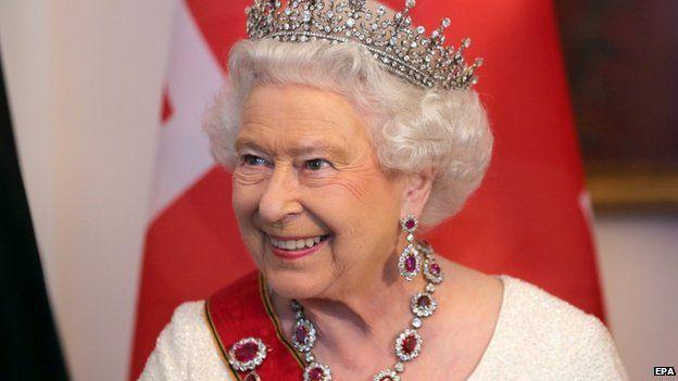  Королева Великобритании выпустила собственную марку джина