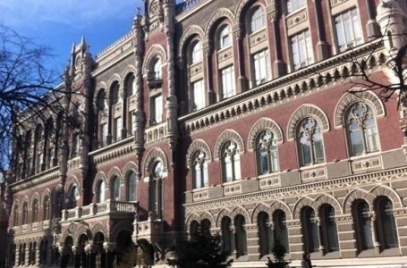Нацбанк Украины готовит к продаже на аукционе до 300 миллионов долларов