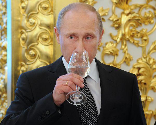  Россия: Утвердили ставки акцизов на алкоголь и табак на 2015-2017 год