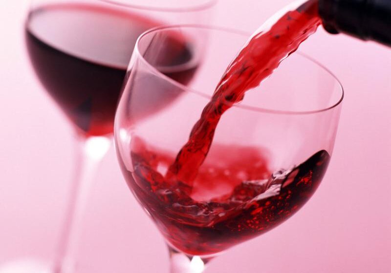  На Пасху финны выпивают 835 000 литров красного вина