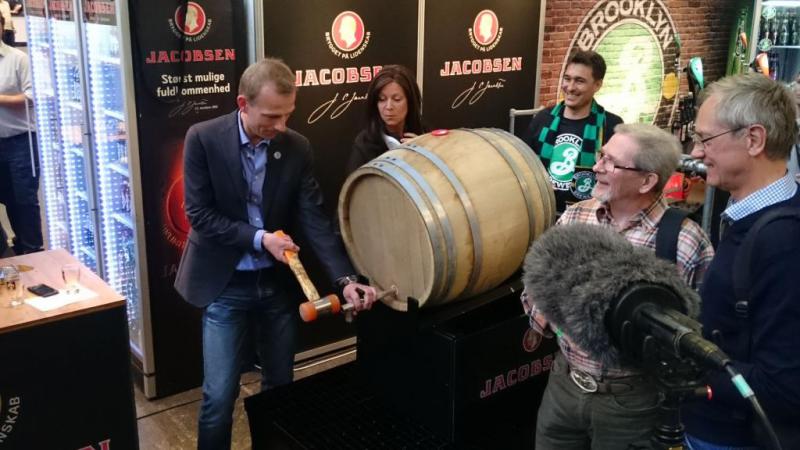  На фестивале пива в Копенгагене состоялось торжественное открытие церемониальной бочки по случаю юбилея пивоварни Jacobsen