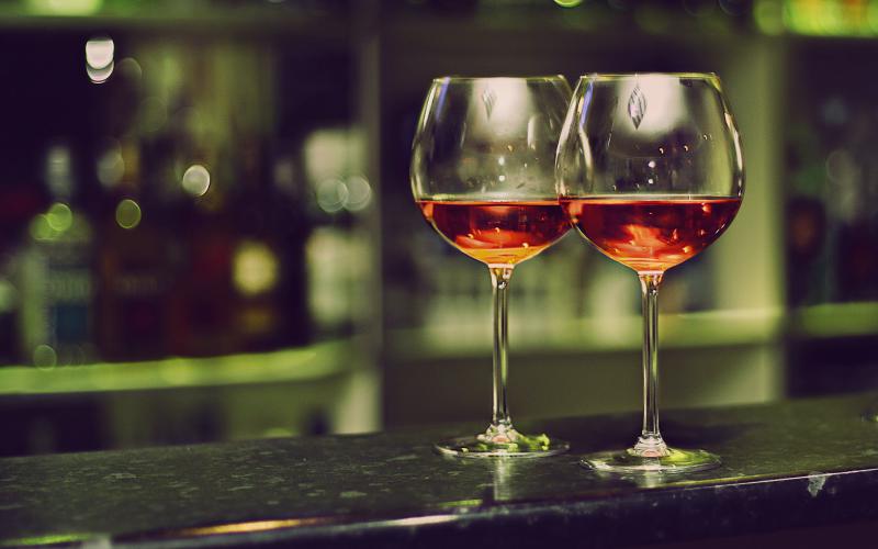  Исследование: два бокала вина в день помогают сжигать жир