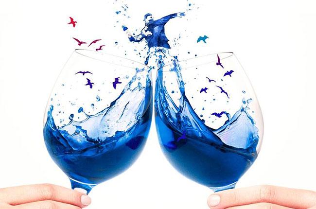  Хотите попробовать вино яркого синего цвета?