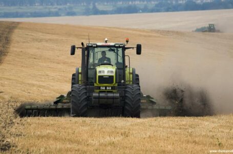 Украинским аграриям возместят половину стоимости сельхозтехники