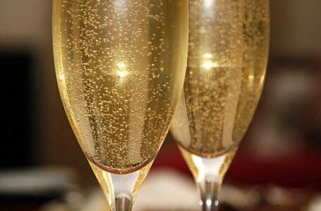 Учёные выяснили идеальный размер пузырьков шампанского