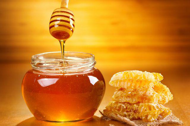  Эксперты посоветовали пчеловодам придержать мед до января
