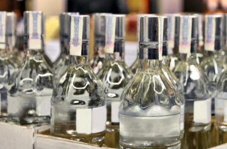 Експерт розповів, чому ціни на горілку поки зберігають відносну стабільність