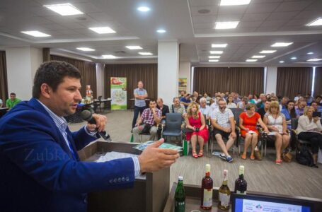 Яблоко в Таджикистане самое дорогое, а в Украине – самое дешевое