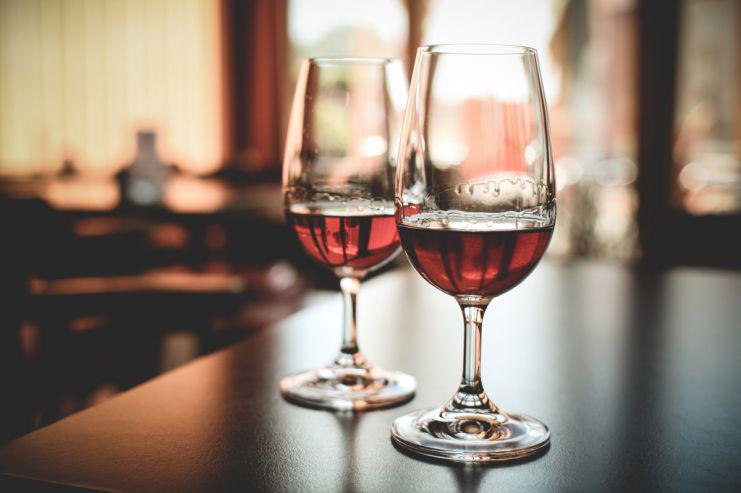  По ресторанам Франции разошлось 10 млн бутылок контрафактного вина