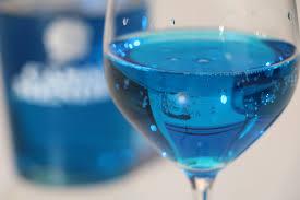  Во Франции в продаже появилось синее вино