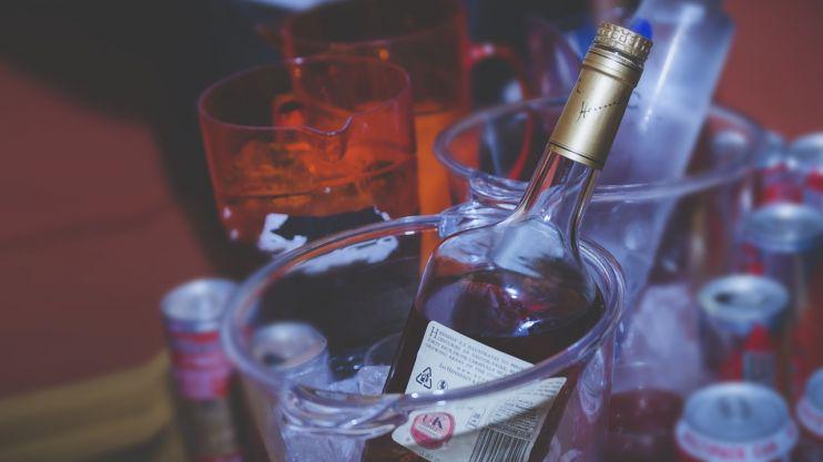  Ученые изобрели устройство для обнаружения поддельного алкоголя даже в закрытой бутылке
