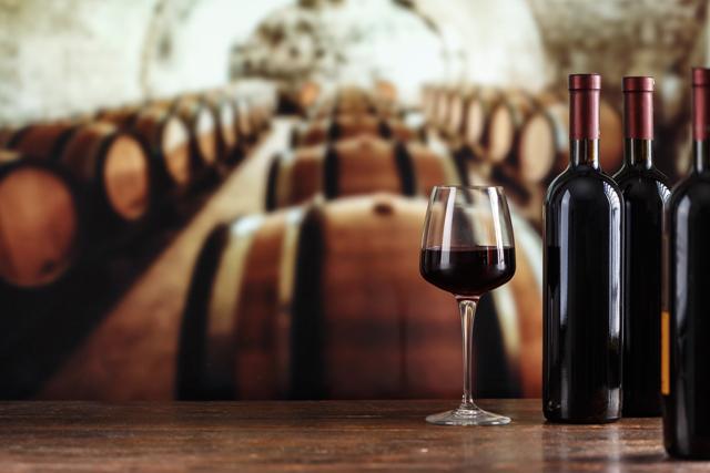  Горілка, віскі чи вино: який алкоголь обирають українці і як це впливає на розвиток галузі