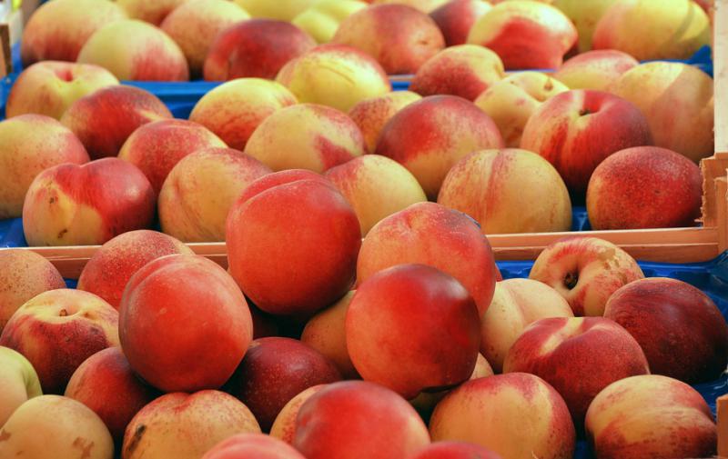  В Україні завершується сезон реалізації персиків