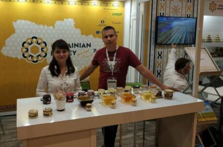 Український мед отримав срібло на виставці Apimondia 2019 у Канаді