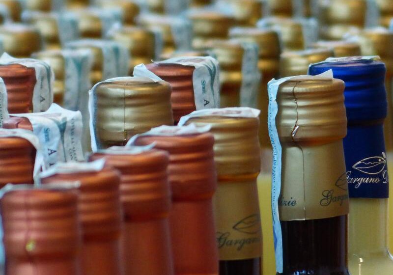  ДФС припинила виробництво фальсифікату алкоголю під виглядом відомих торгових марок