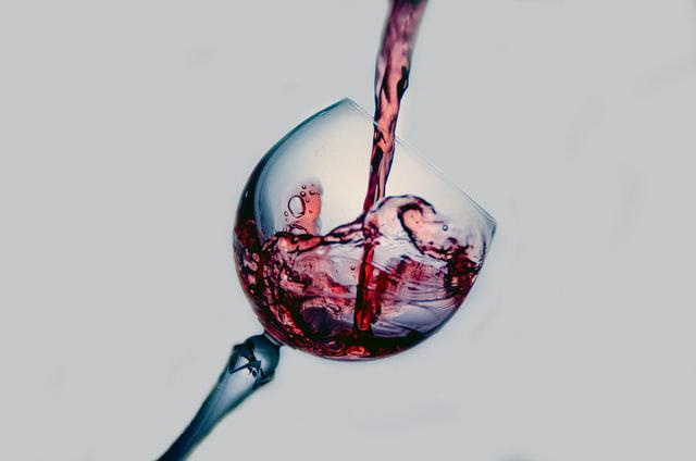  Алкогольне та яблучно-молочне бродіння: як вони впливають на свіжість вина?