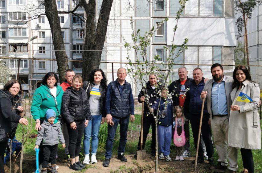  На Київщині відбулася екологічна акція «Дерево ПЕРЕМОГИ»