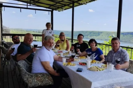 «Медова Бакота»: історія, природа і бджоли створюють справжнє диво