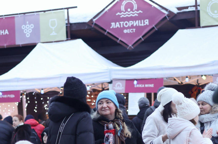  Камерно, платно і в склі: у Мукачеві запустили новий формат винного фестивалю