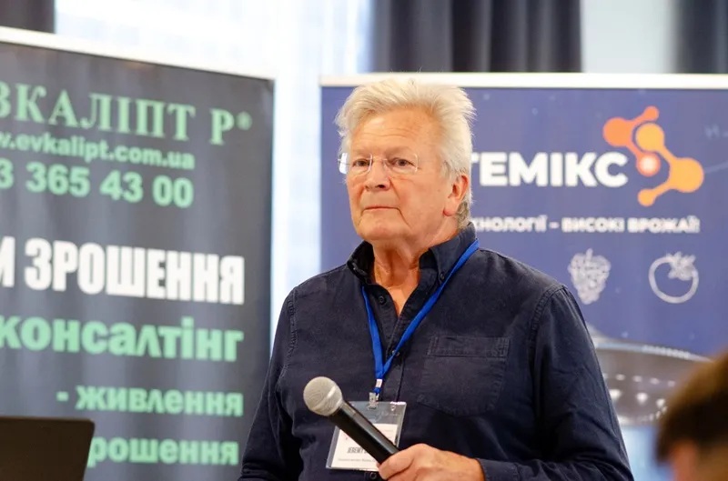  Світовий досвід у Тернополі: міжнародний консультант з ягідництва Джеремі Дарбі розкаже про вирощування суниці в неопалювальних тунелях