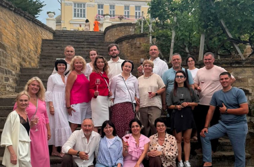  «Рожевий екватор» в ОНТУ: рожеві вина з України та світу об’єднали науку і практику